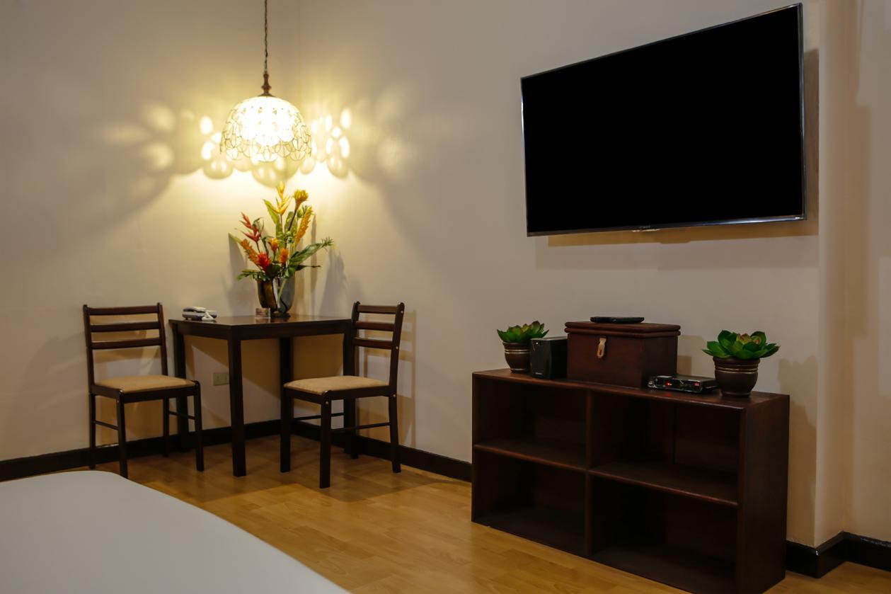 Bed and Breakfast Victoria'S Haven Dumaguete City Екстер'єр фото