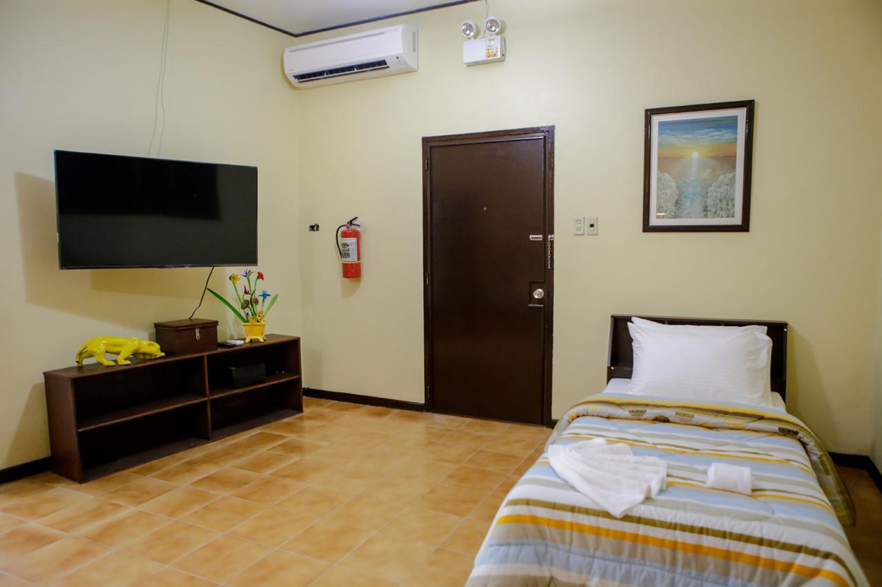 Bed and Breakfast Victoria'S Haven Dumaguete City Екстер'єр фото