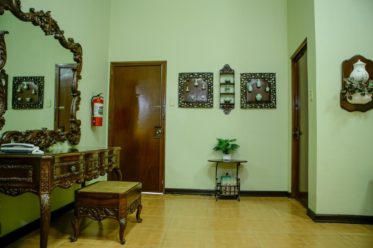 Bed and Breakfast Victoria'S Haven Dumaguete City Екстер'єр фото