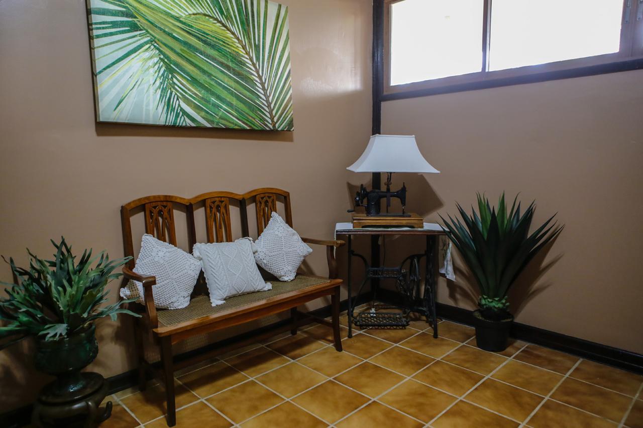 Bed and Breakfast Victoria'S Haven Dumaguete City Екстер'єр фото
