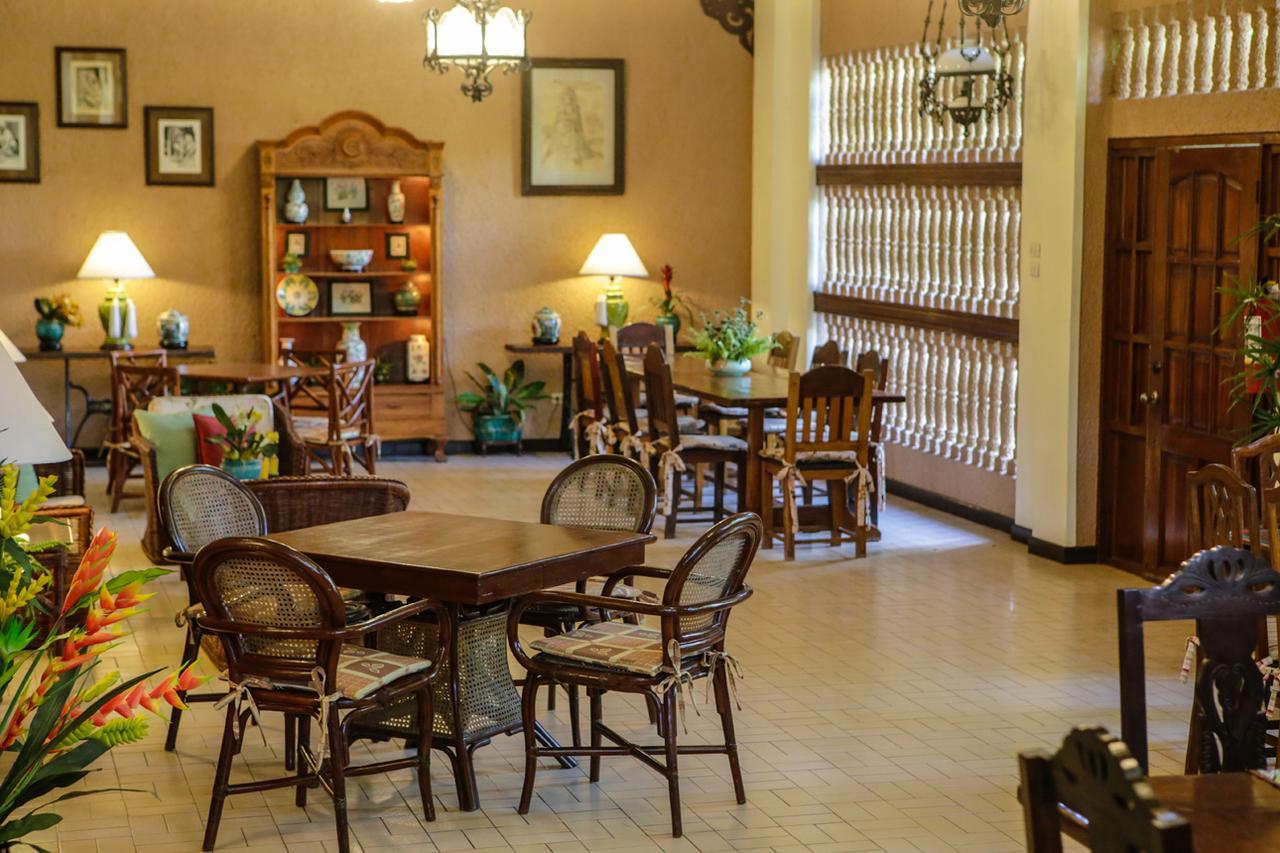 Bed and Breakfast Victoria'S Haven Dumaguete City Екстер'єр фото