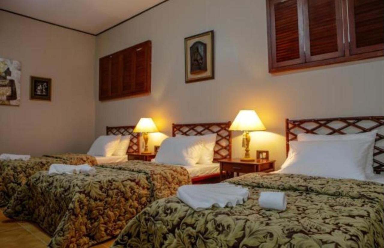 Bed and Breakfast Victoria'S Haven Dumaguete City Екстер'єр фото