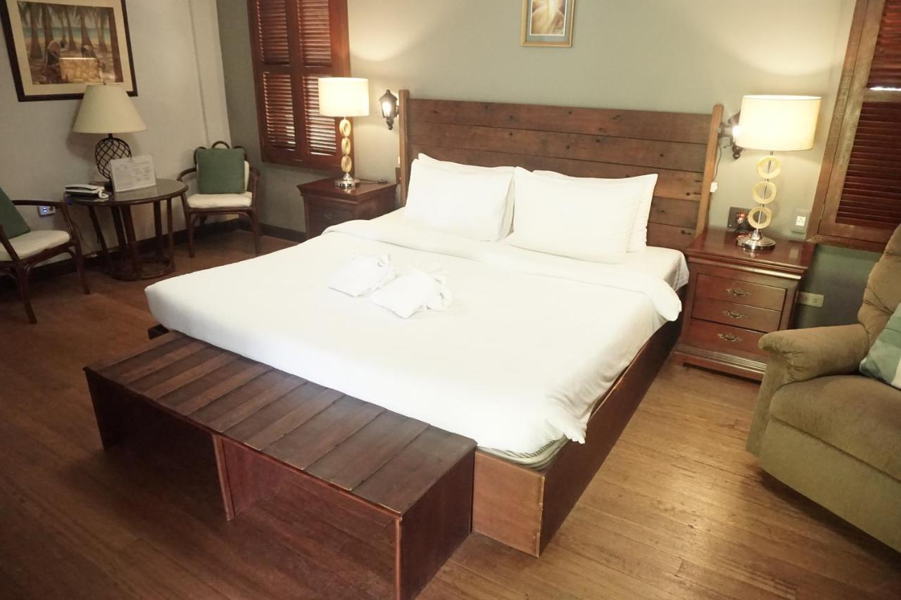 Bed and Breakfast Victoria'S Haven Dumaguete City Екстер'єр фото