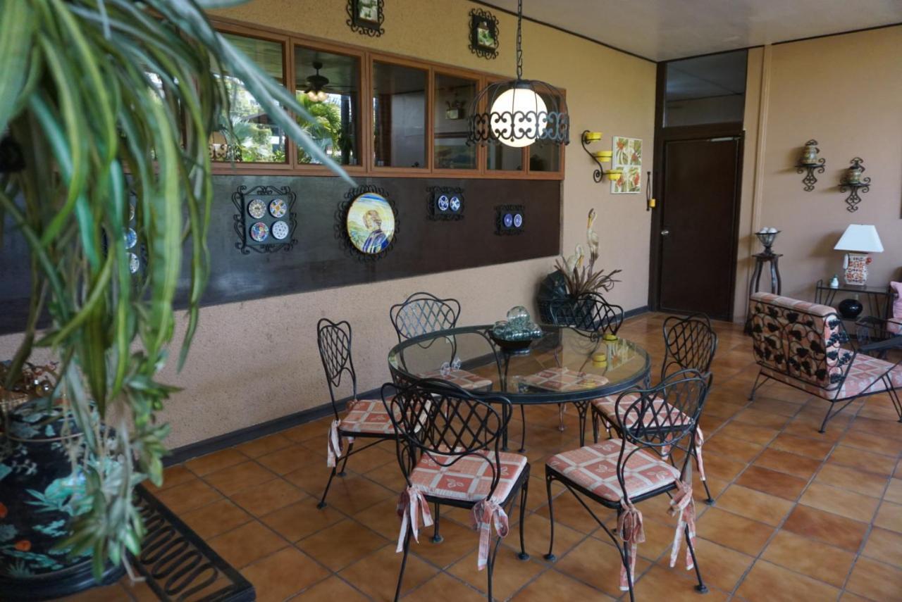 Bed and Breakfast Victoria'S Haven Dumaguete City Екстер'єр фото