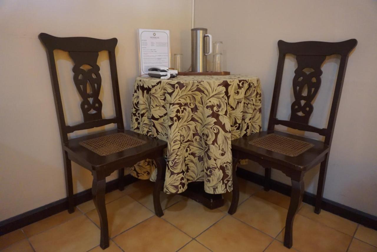 Bed and Breakfast Victoria'S Haven Dumaguete City Екстер'єр фото